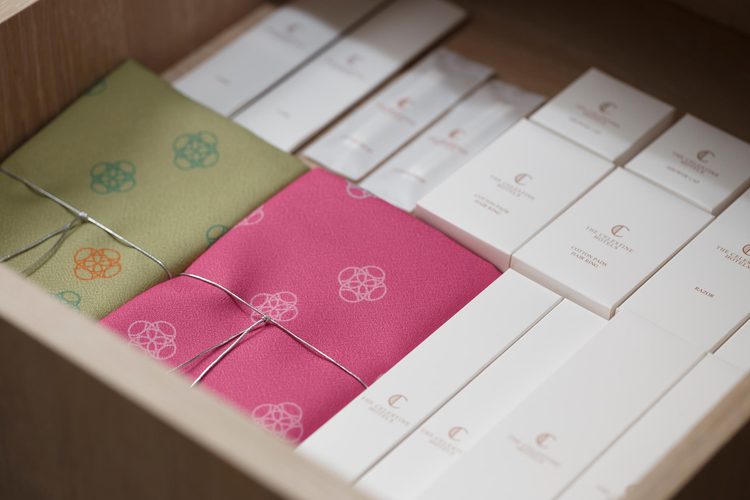 Hotel The Celestine Kyoto Gion Ngoại thất bức ảnh A drawer of the hotel's amenities