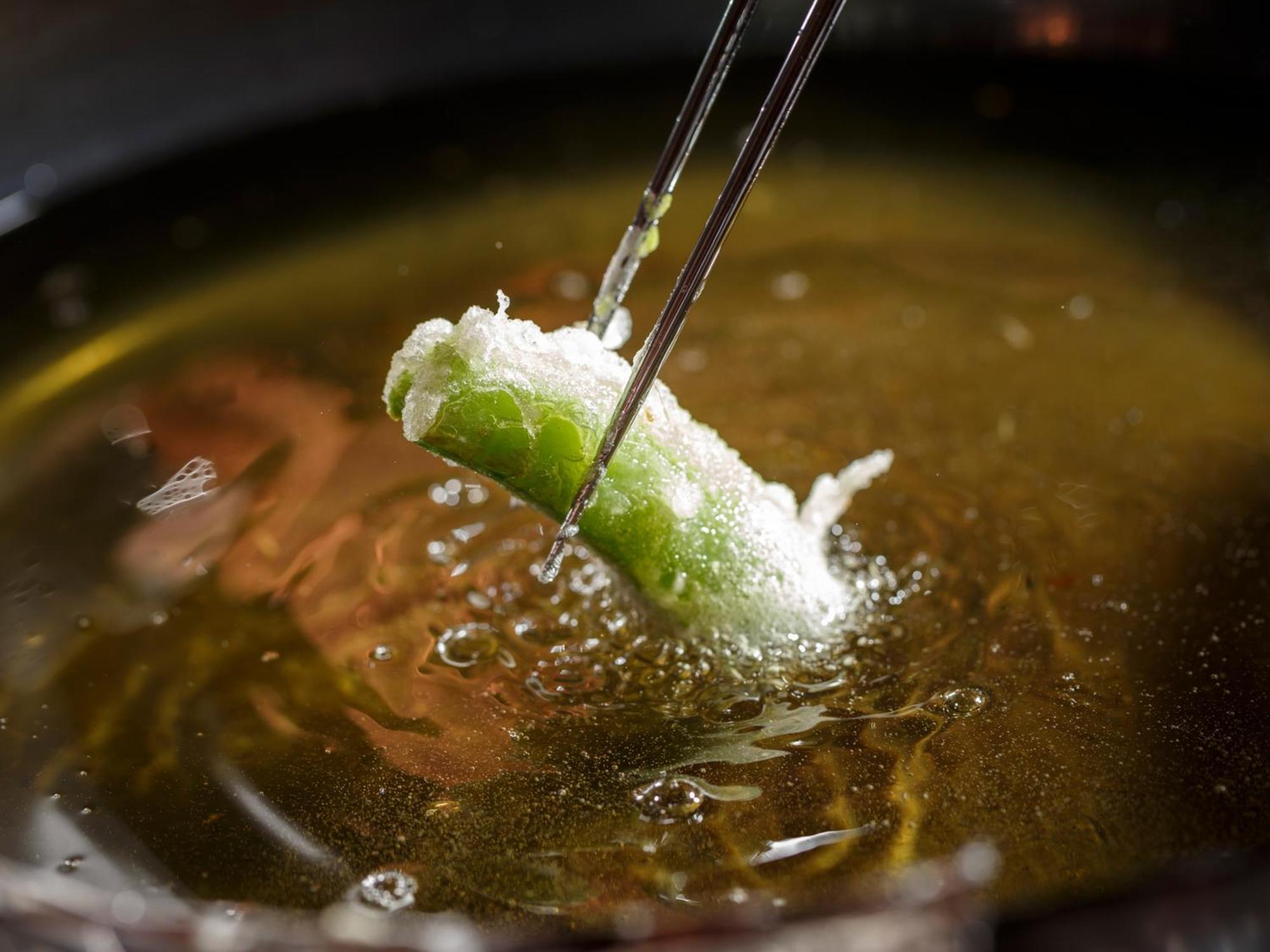 Hotel The Celestine Kyoto Gion Ngoại thất bức ảnh A spring roll being dipped in hot oil