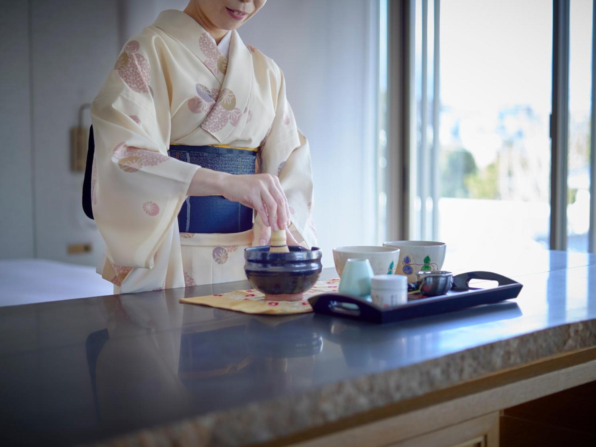 Hotel The Celestine Kyoto Gion Ngoại thất bức ảnh A woman in a yukata preparing a Japanese tea ceremony