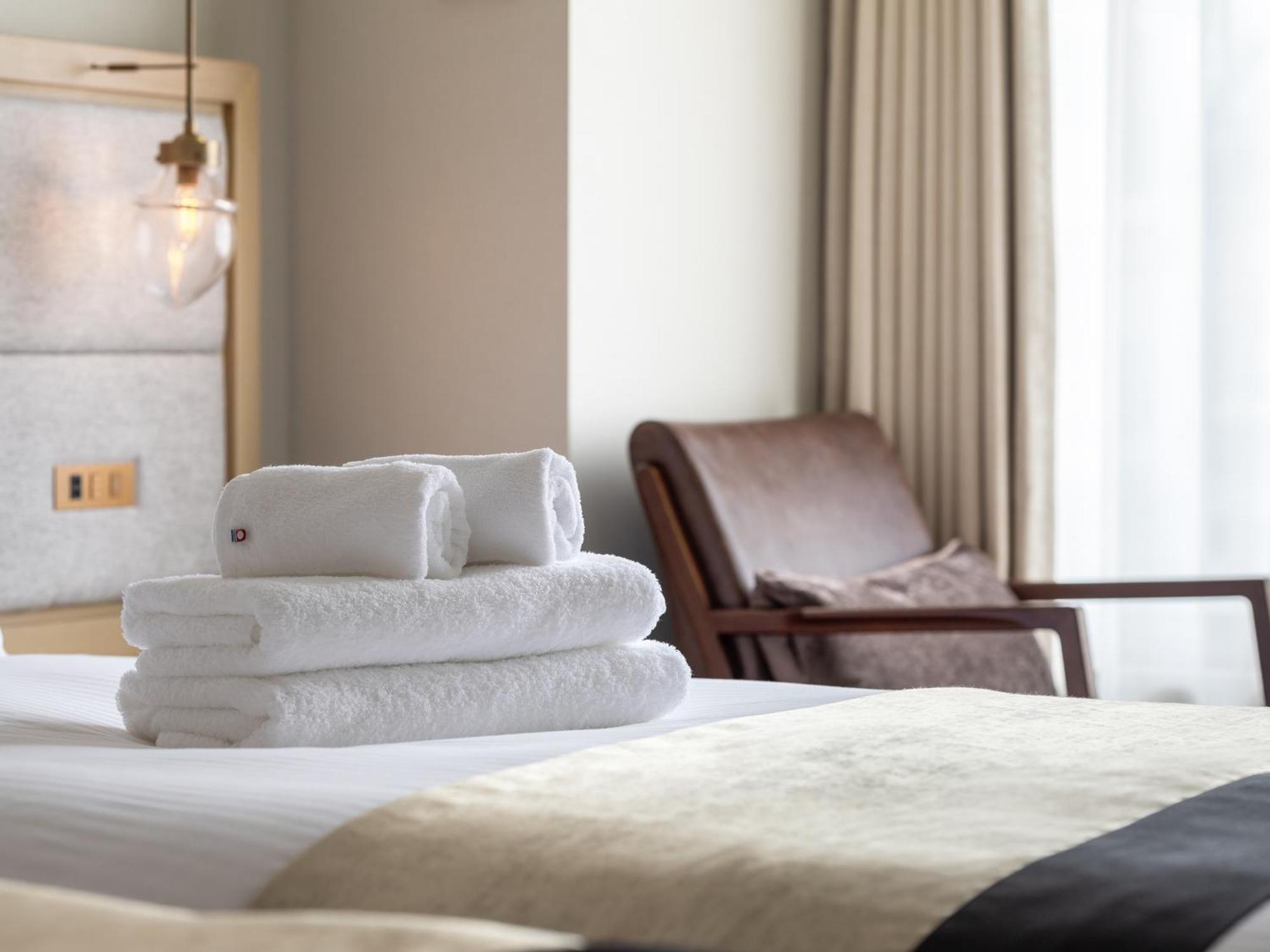 Hotel The Celestine Kyoto Gion Ngoại thất bức ảnh A stack of towels on a bed